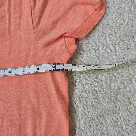 💛 2 / $30 SALE Madewell Peach/Orange V-Neck Short Sleeve Tee - Picture 4 of 6
